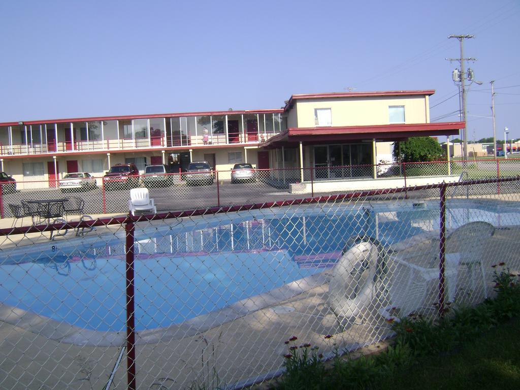 Seaway Motel Roosevelt Park Bagian luar foto