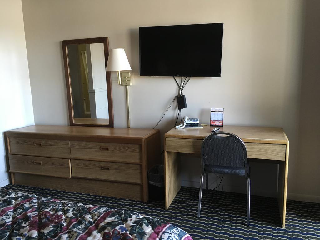 Seaway Motel Roosevelt Park Bagian luar foto