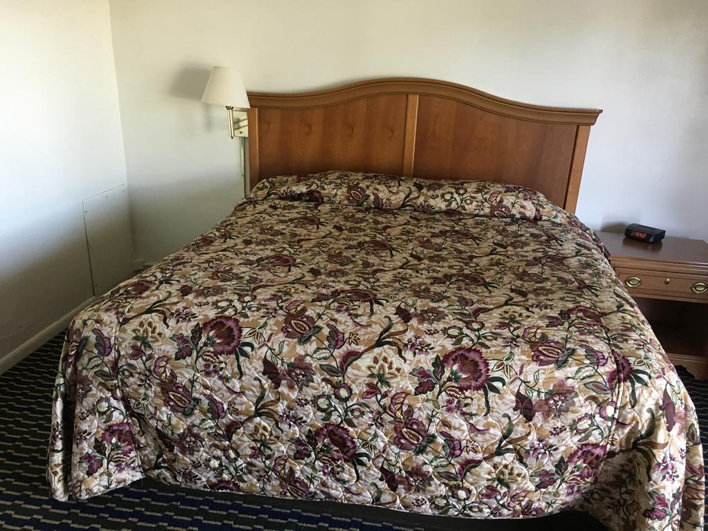 Seaway Motel Roosevelt Park Bagian luar foto