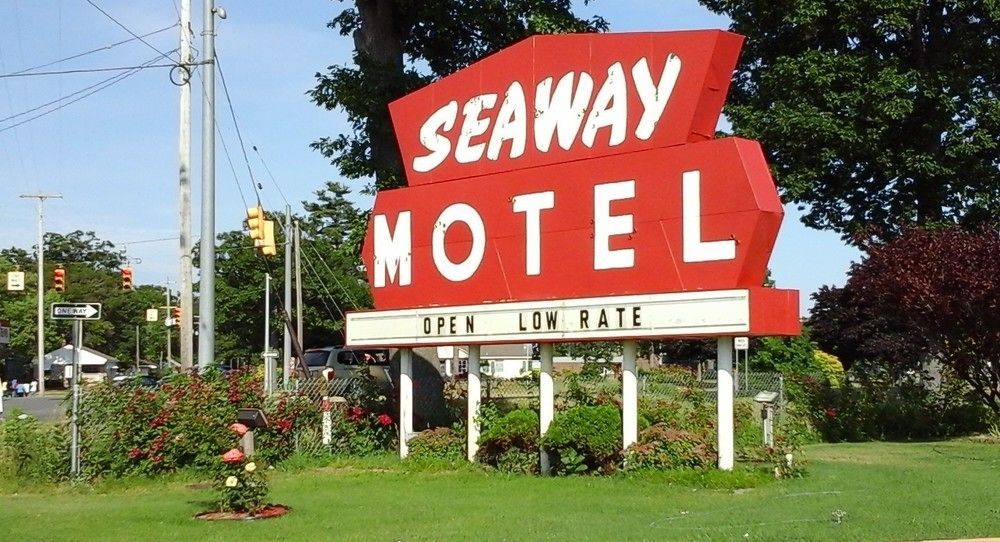 Seaway Motel Roosevelt Park Bagian luar foto