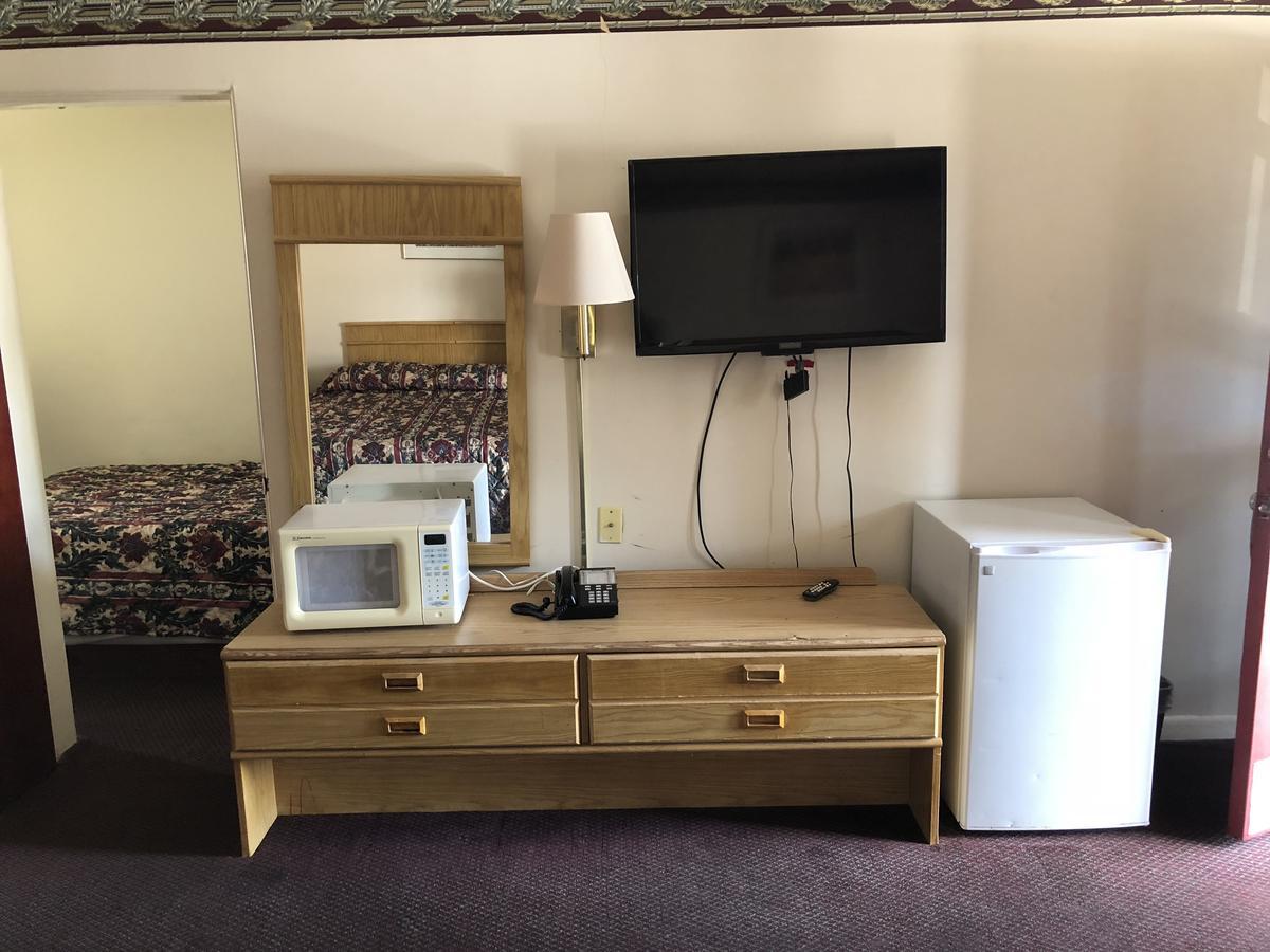 Seaway Motel Roosevelt Park Bagian luar foto