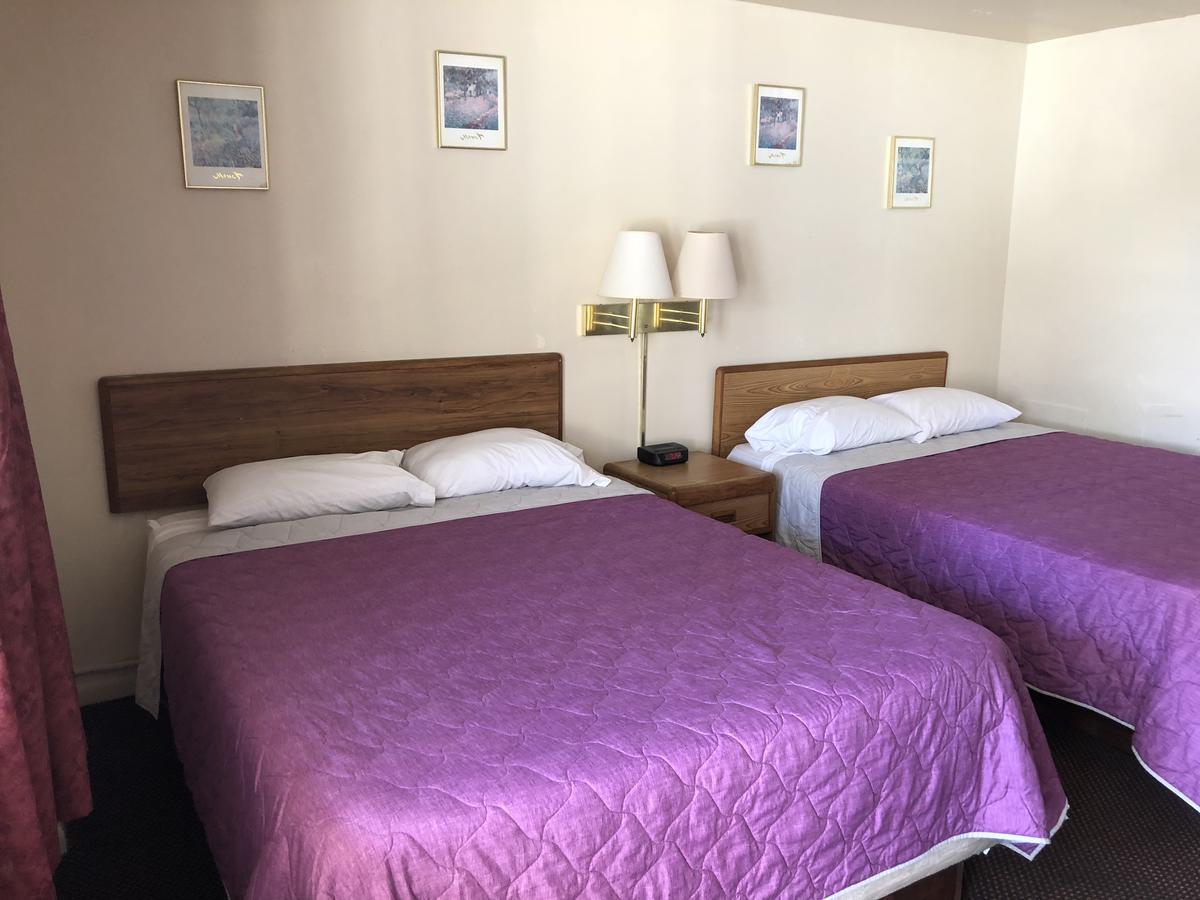Seaway Motel Roosevelt Park Bagian luar foto