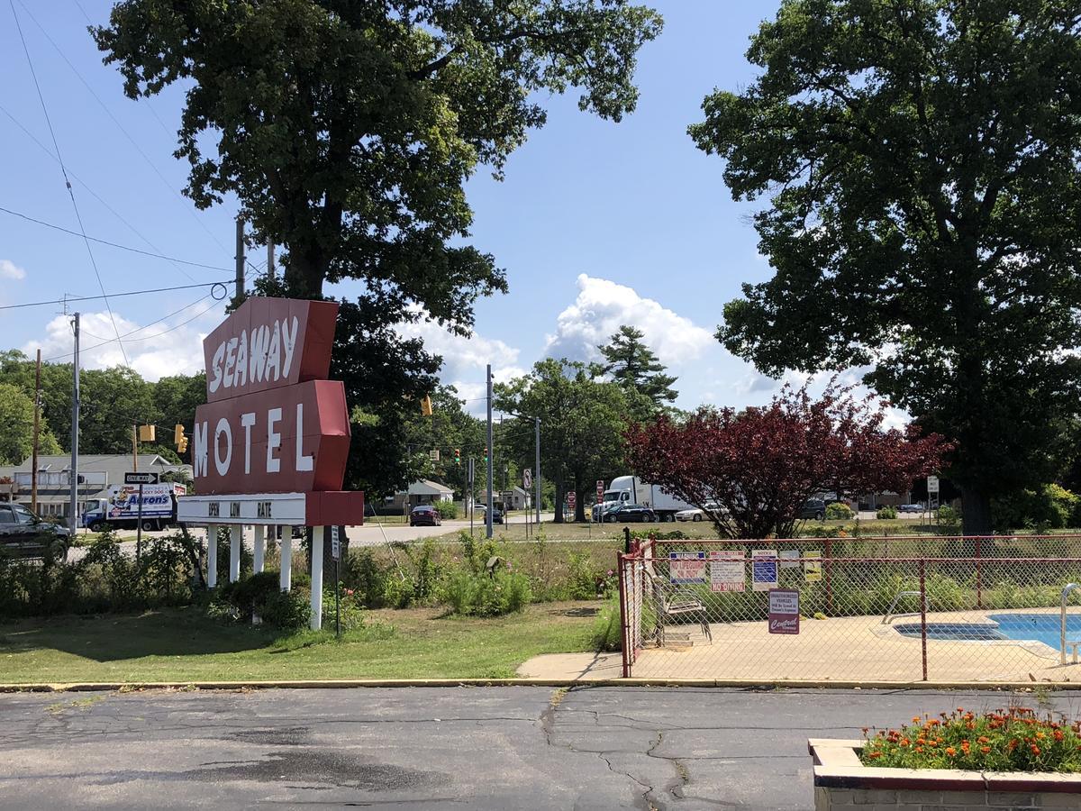 Seaway Motel Roosevelt Park Bagian luar foto