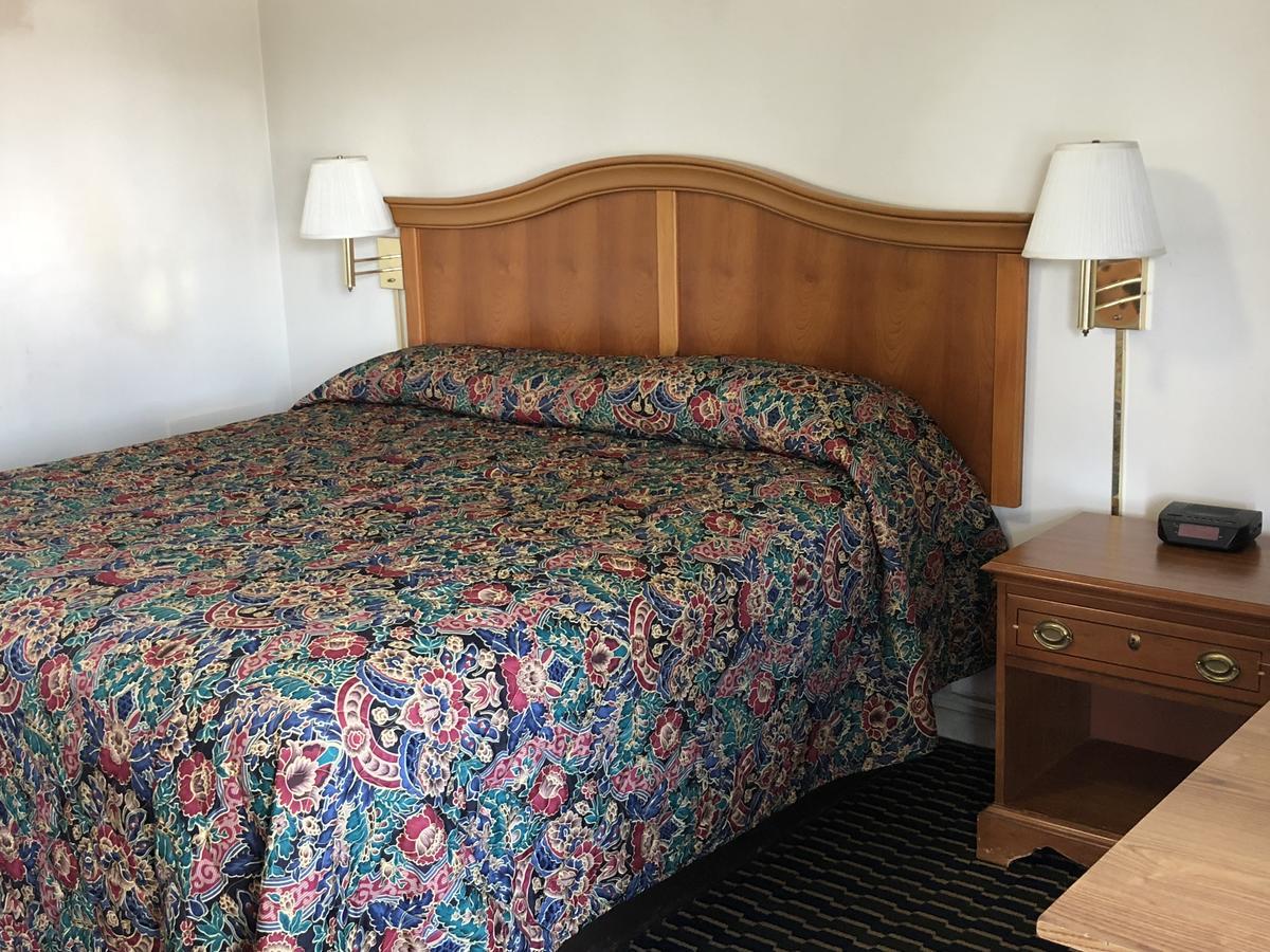Seaway Motel Roosevelt Park Bagian luar foto