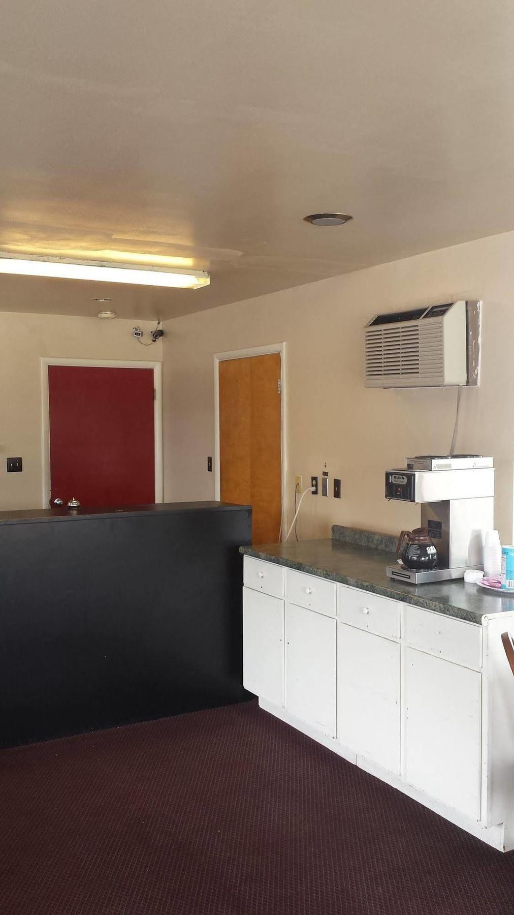 Seaway Motel Roosevelt Park Bagian luar foto