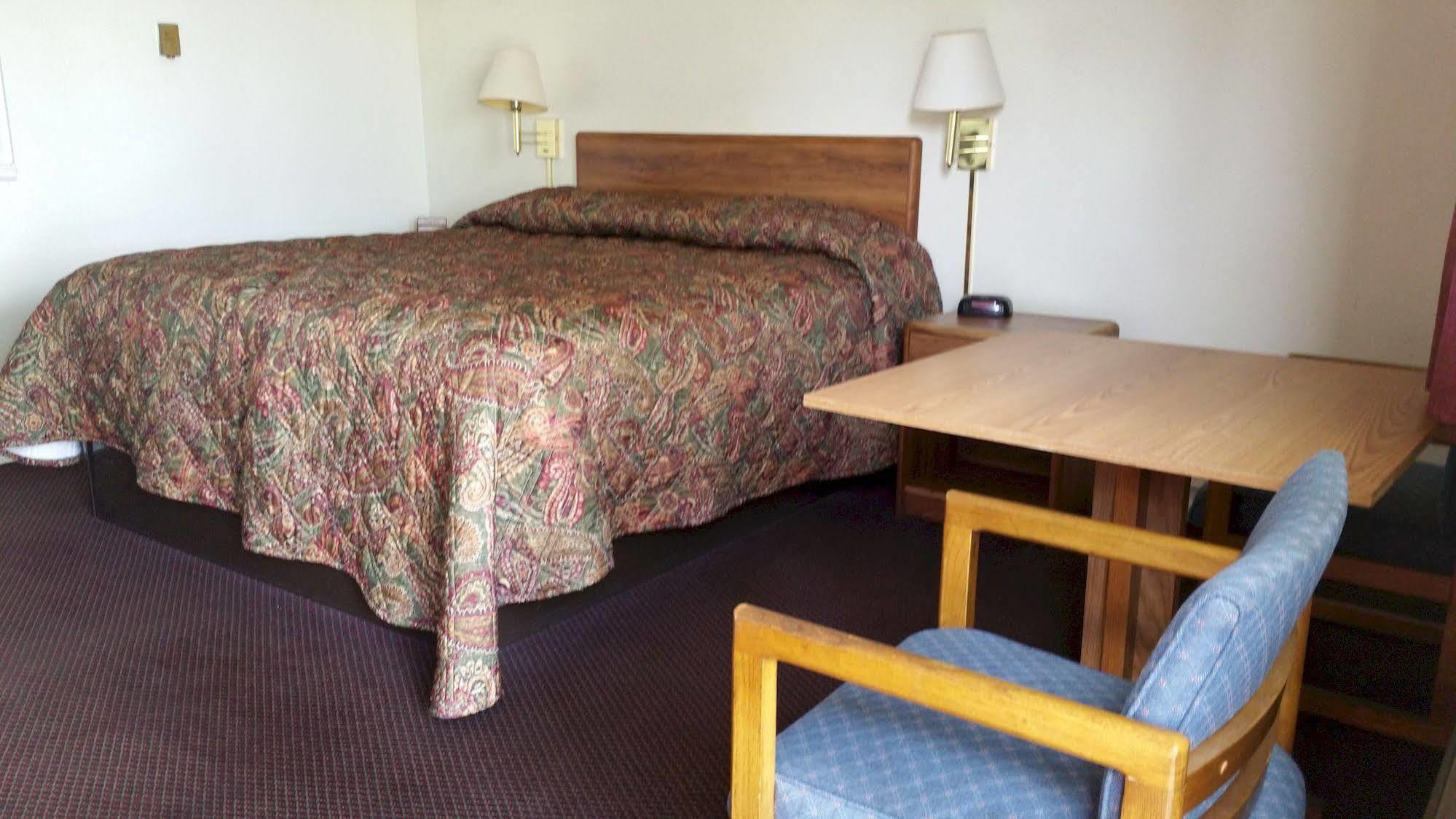 Seaway Motel Roosevelt Park Bagian luar foto