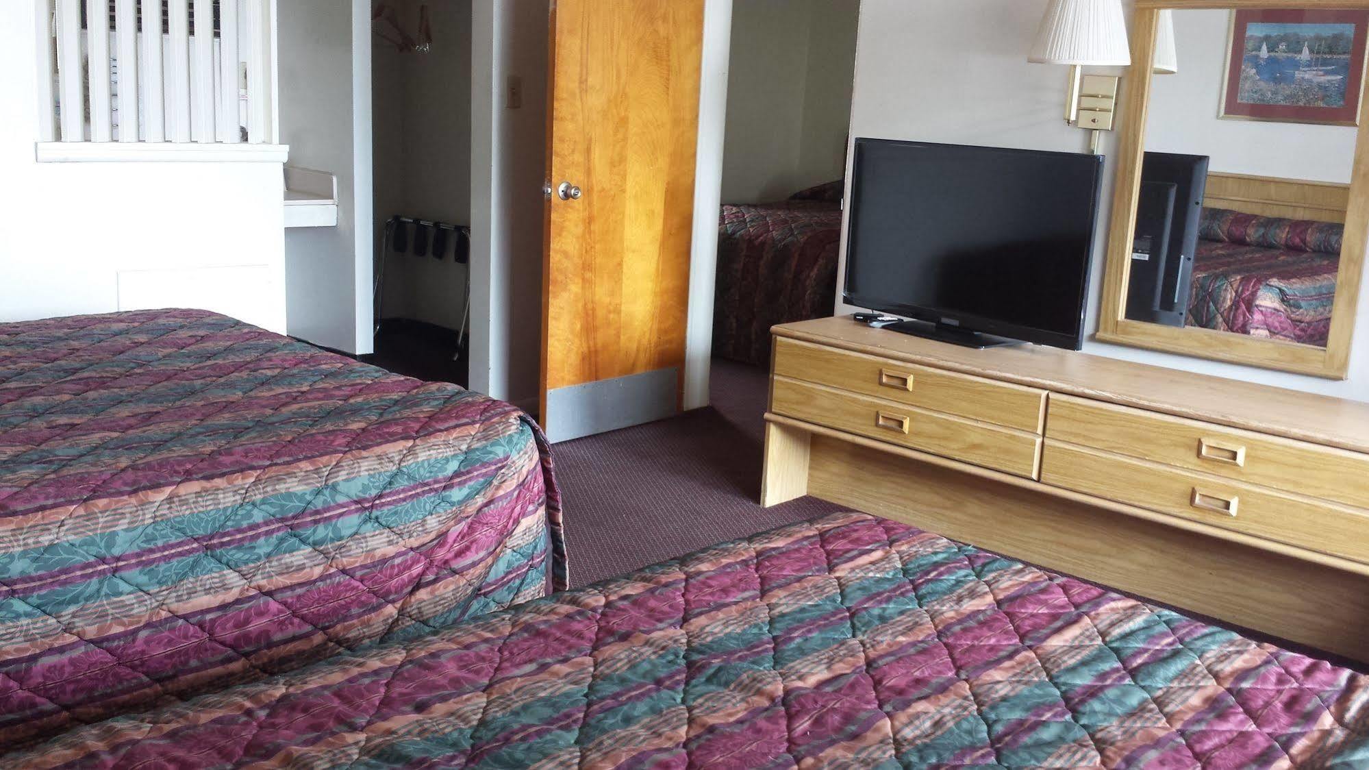 Seaway Motel Roosevelt Park Bagian luar foto