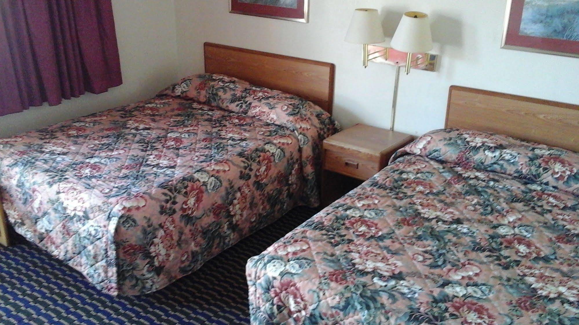 Seaway Motel Roosevelt Park Bagian luar foto