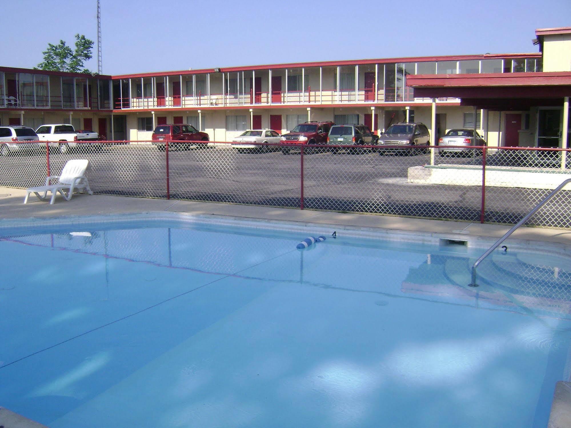 Seaway Motel Roosevelt Park Bagian luar foto