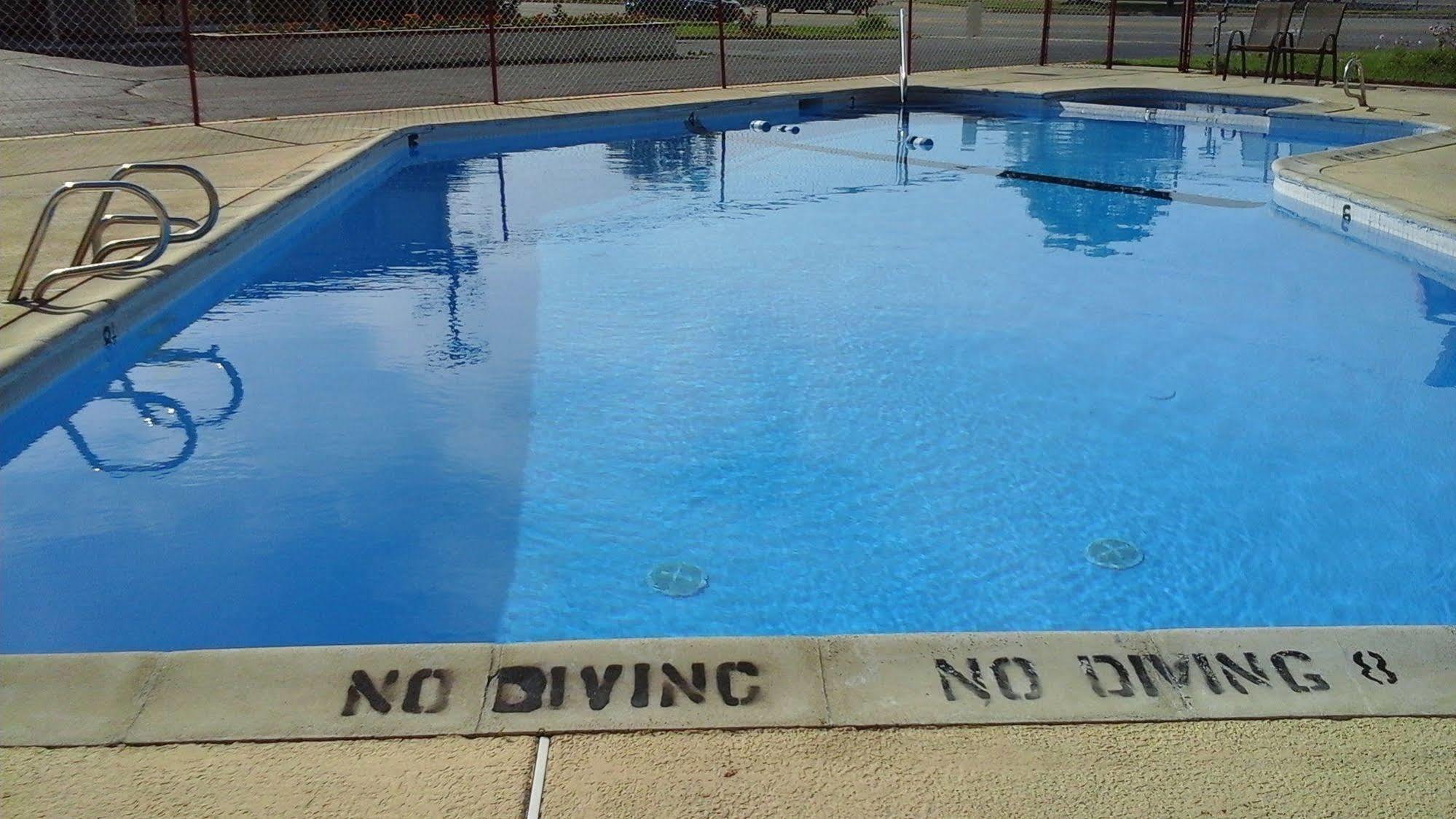 Seaway Motel Roosevelt Park Bagian luar foto