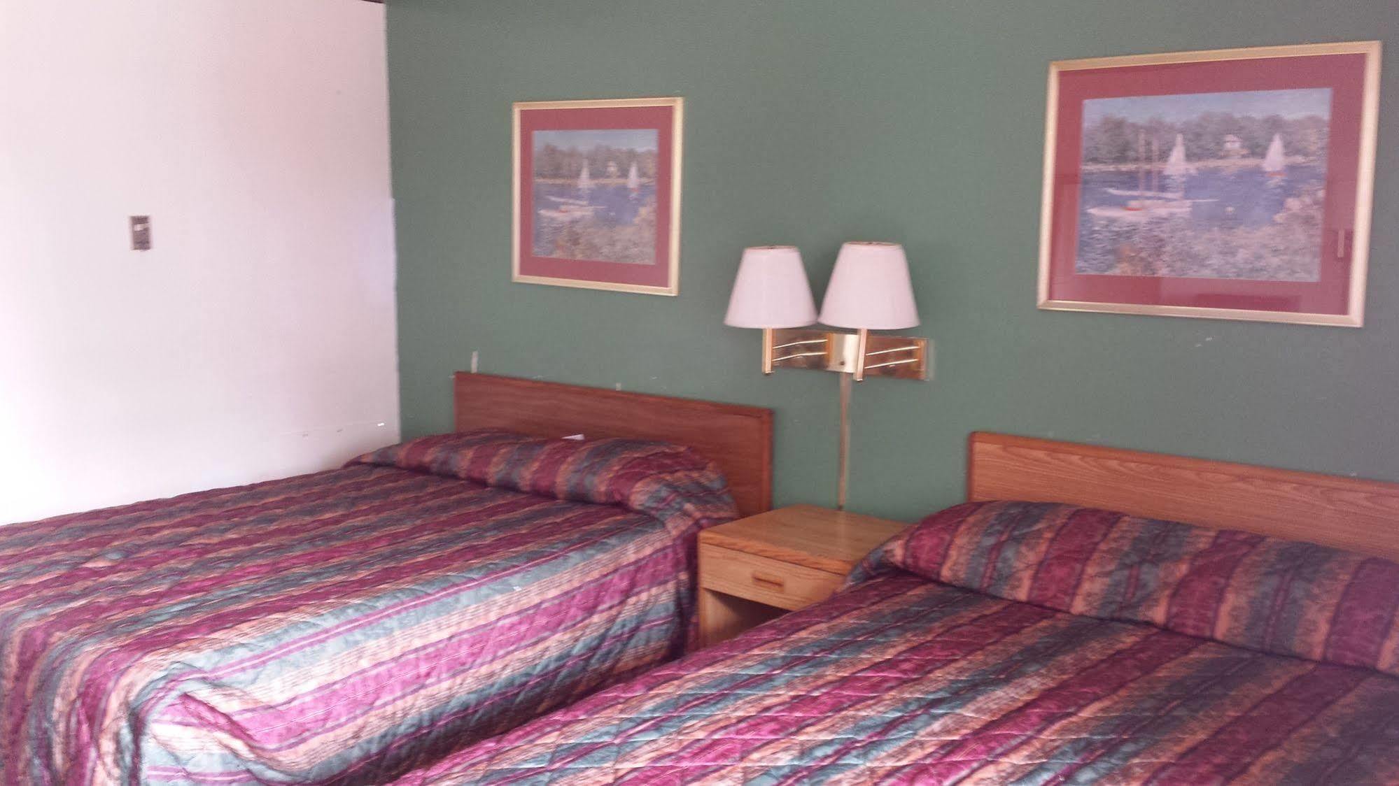 Seaway Motel Roosevelt Park Bagian luar foto